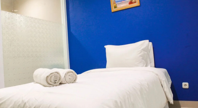 Studio Guesthouse near Central Park, Забронировать Гостевой дом Отели Джакарты с парковкой, рядом с Wisma 77, Парковка