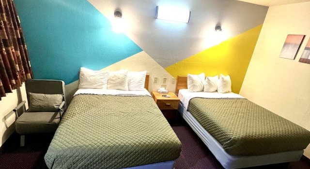 Четырёхместный номер Economy Western Motel