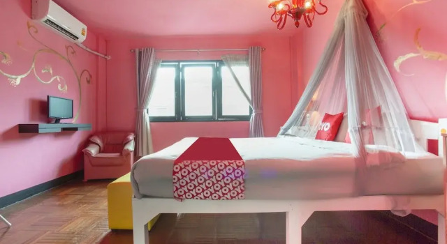 Двухместный номер Deluxe OYO 75303 V Home Guesthouse Sunday Night Market