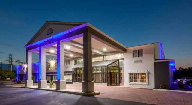 Ramada Inn Sandusky, Забронировать Отель Сандаски штат Огайо