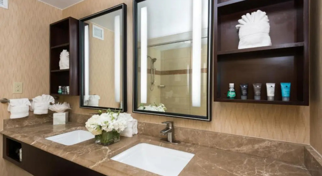 Люкс Crowne Plaza Boston - Woburn by IHG