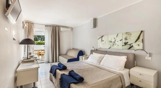 Трёхместный номер Standard Hibiscus Hotel Residence