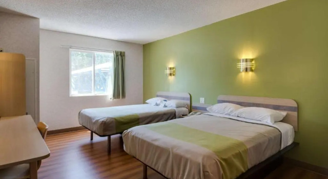 Четырёхместный номер Standard Motel 6-Statesville, NC