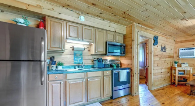 Коттедж Bryson City Cabin in Smoky Mtn with Resort Amenities