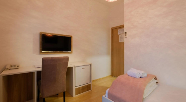 Airport Garni Hotel