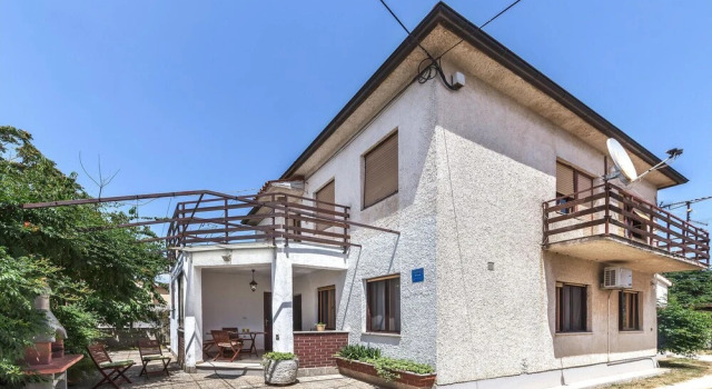 Stunning Home in Liznjan With Wifi and 3 Bedrooms