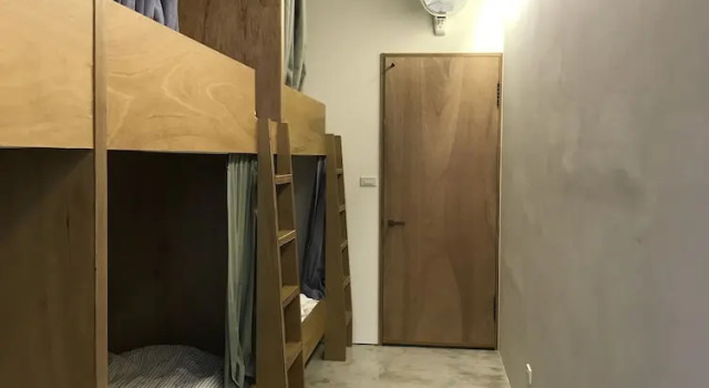 Кровать в общем номере (женский номер) с балконом Welcome Hostel