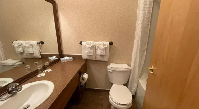 Люкс с балконом Elkwater Lake Lodge and Resort