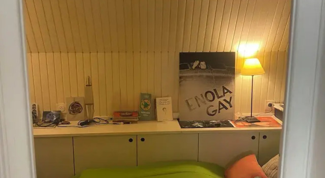 Номер Standard Bright bedroom in a family house