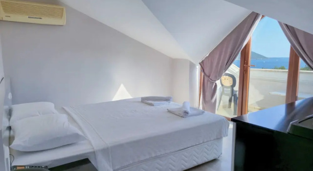 Трёхместный номер Standard с балконом Habesos Hotel
