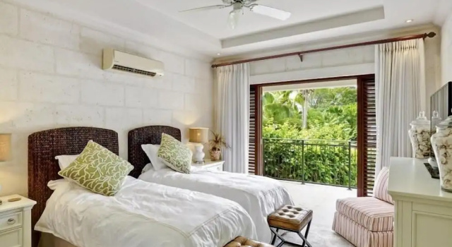 Claridges 10, Rezervovat Hotel Hotely v Speightstown s parkováním, Parkování