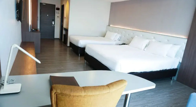 Трёхместный семейный номер Standard с балконом Alfahad Hotel