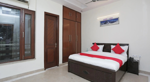 Oyo 480 Noida Royal Residency, Забронировать Отель Нойда штат Уттар-Прадеш