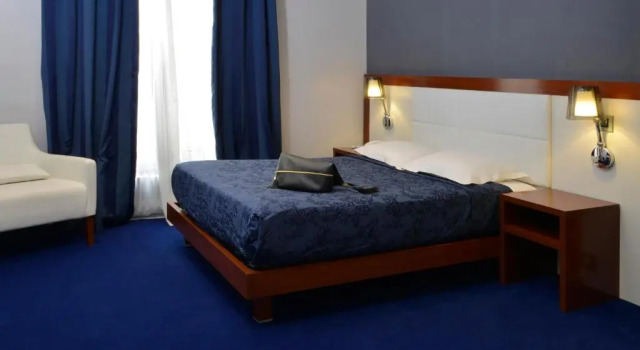 Четырёхместный номер Standard Hôtel Ambassadeur