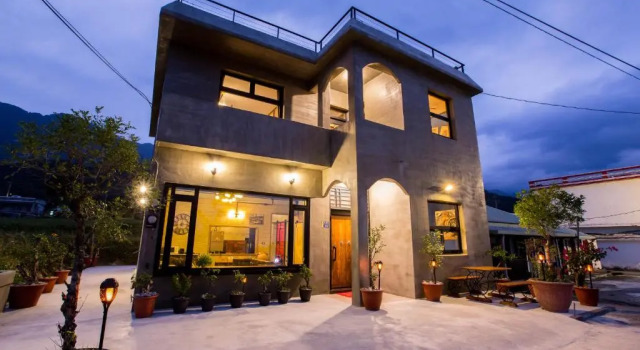 Hai Lei Jiang Yue, Boek Hotel Chenggong Taitung