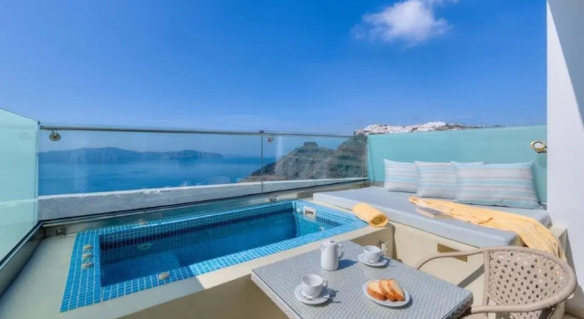 Трёхместный номер Standard с балконом и с видом на горы Ellinon Thea Boutique Hotel