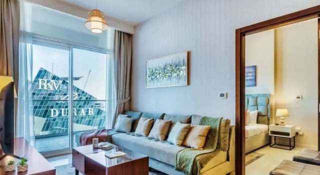 Waterfront 2BR w Canal View Near Burj Khalifa, Забронировать Апартаменты/квартира Дубай Эмират Дубай, рядом с Дубайский аквариум