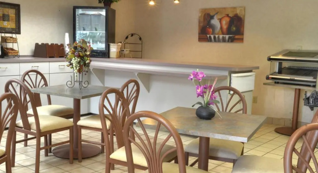 Smoky Mountain Inn & Suites, Забронировать Отель Чероки Аппалачи