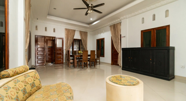 RedDoorz Syariah near Universitas Putra Indonesia Padang, Rezerwuj Hotel Padang Sumatra