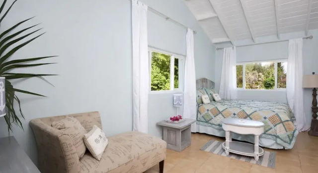 Seaside Escape: Luxury Beach House With Ocean Views, Prenota Villa Gregory Town Harbour Island.