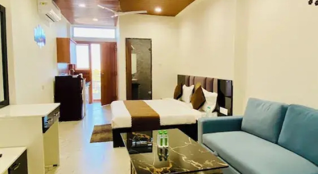Stay 10 Parallel Apartment Hotel