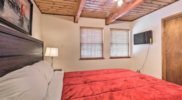 Home w/ Hot Tub, Fire Pit, Koi Pond: Walk to Lake!, Book Hotel Henryville Pennsylvania