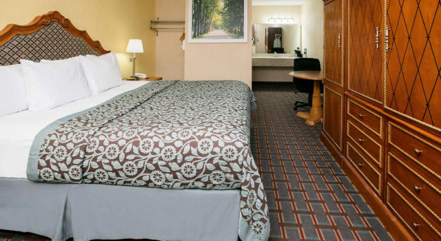 Двухместный номер Standard Days Inn by Wyndham McKinney