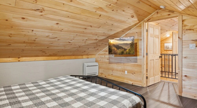 Majestic Valley Retreat 2 Bedroom Cabin by RedAwning