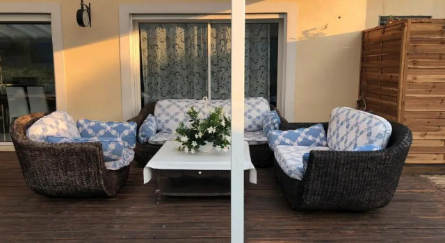 Коттедж Petite maisonette adossee mais independante avec piscine