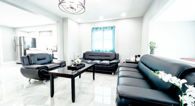 Коттедж Comfort 2 Homes, 1 Stay-7BR Niagara Falls Compound