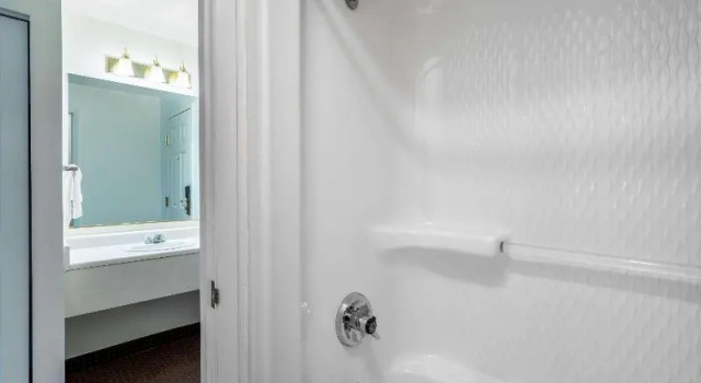 Люкс с 2 комнатами Inn at Lander, Travelodge by Wyndham