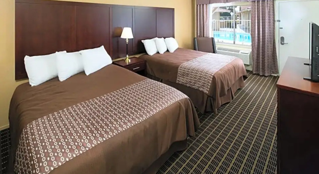 Четырёхместный номер Standard GuestPlace Inn & Suites