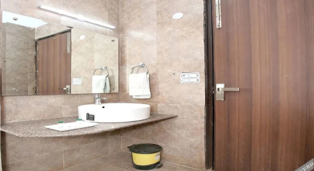 Majestic Crown by OYO Rooms, Забронировать Отель Отели Зиракпур 3 звезды, 3*