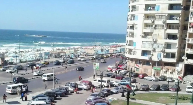 Апартаменты Cozy new 2 BD Amazing beach view Next to Hilton hotel Family only !العائلات فقط