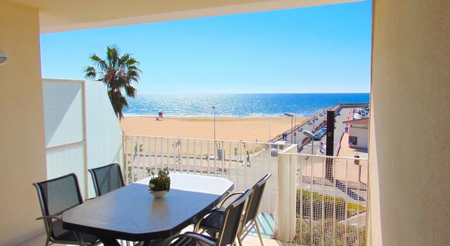 Апартаменты c 1 комнатой с балконом и с видом на море Apartaments Voramar