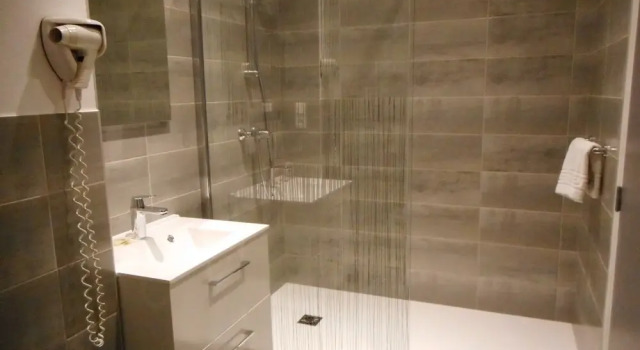 Четырёхместный семейный номер Standard Logis Hôtel Relais Paris Bale - Restaurant La Mangeoire