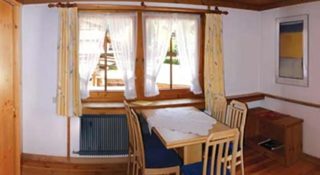 Gasthof Edelweiss, Забронировать Отель Отели Майрхофен с парковкой, рядом с Гондольный подъемник Ахорнбан, Парковка