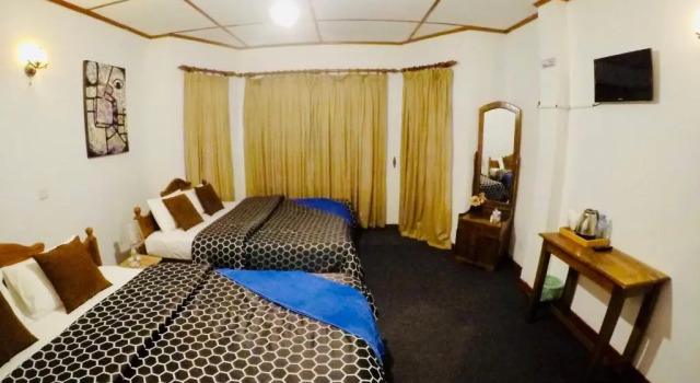 Четырёхместный номер Standard New Royal Mount Hotel