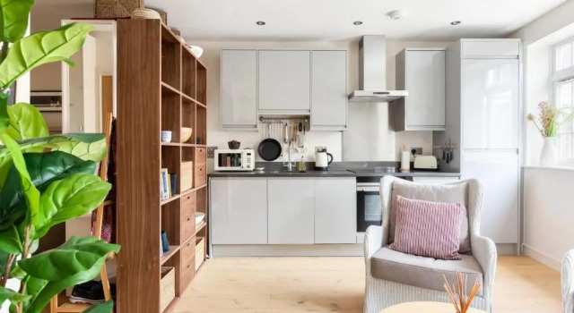 Large Luxury Studio in Heart of Richmond