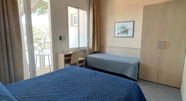 Трёхместный номер Hotel Villa dei Fiori - sul mare con piscina
