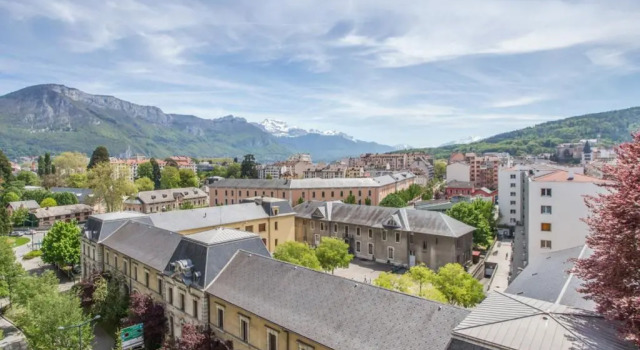 Апартаменты Modern 1br with terrace and a breathtaking view in Annecy