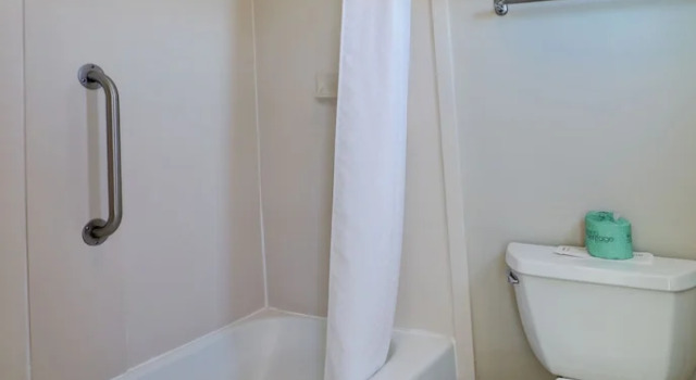 Четырёхместный номер Economy Atlantic Oceanfront Hotel, Wells Beach
