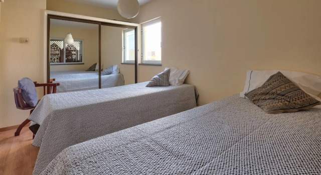 Charming Paint House Apartment in Pestana
