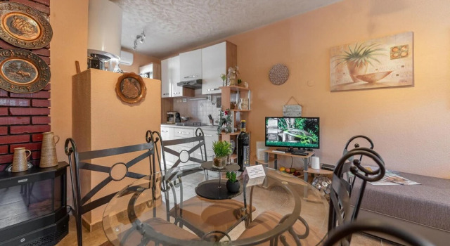 Awesome Home in Vrsi With 2 Bedrooms and Wifi, Đặt Khách sạn Vrsi Zadar County