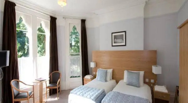 Cliff Lawn Hotel
