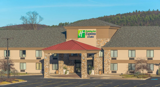 Holiday Inn Express & Suites Cooperstown by IHG, Varaa Hotelli Hotellit New York State uima-altaalla, Uima-allas
