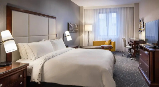 Клубный номер Guest Renaissance Providence Downtown Hotel