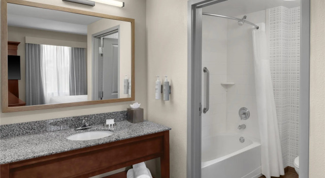 Люкс Hampton Inn and Suites Coconut Creek