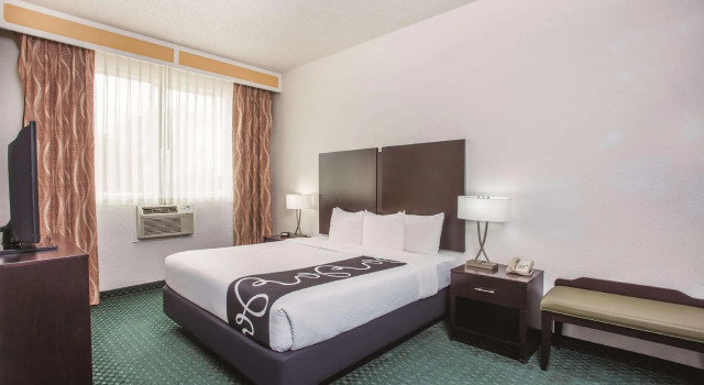 Люкс Deluxe University Inn & Suites Berkeley