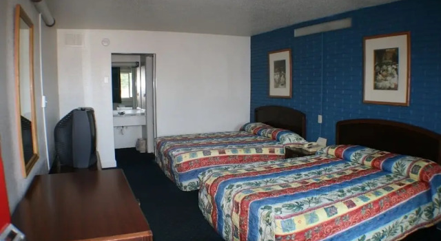 Четырёхместный номер Standard Budget Inn